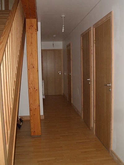 Rathad An Drobhair holiday cottage Strathconon - downstairs corridor